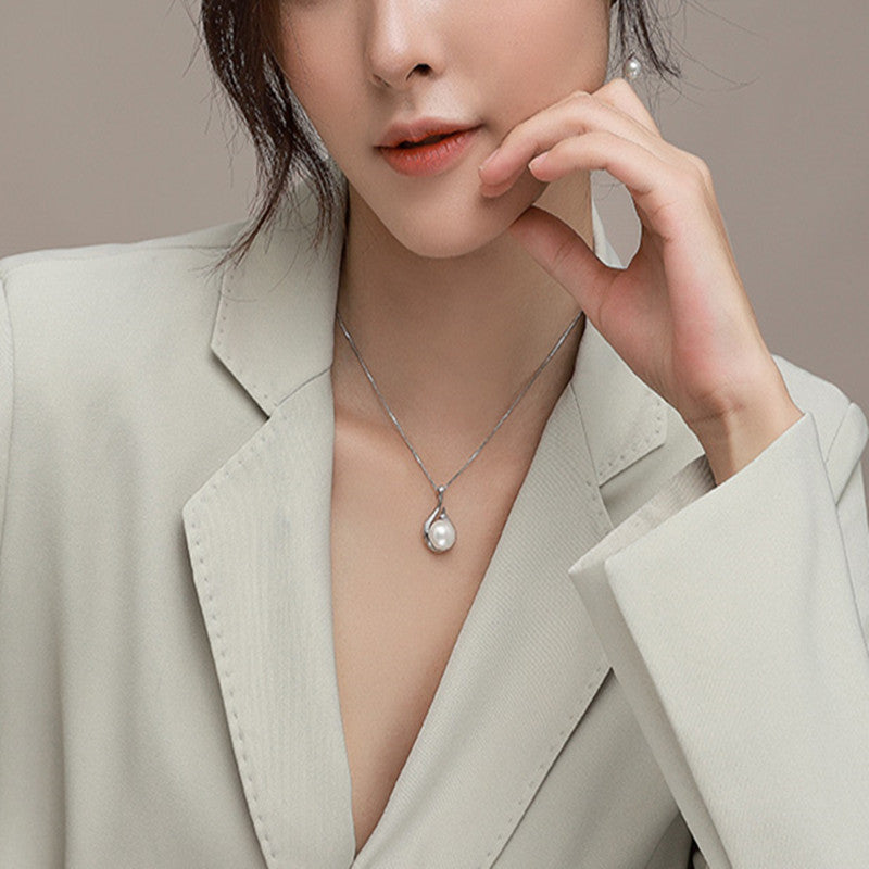 Moon Drop Pearl Necklace