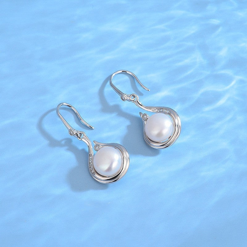 Moon Drop Pearl Necklace