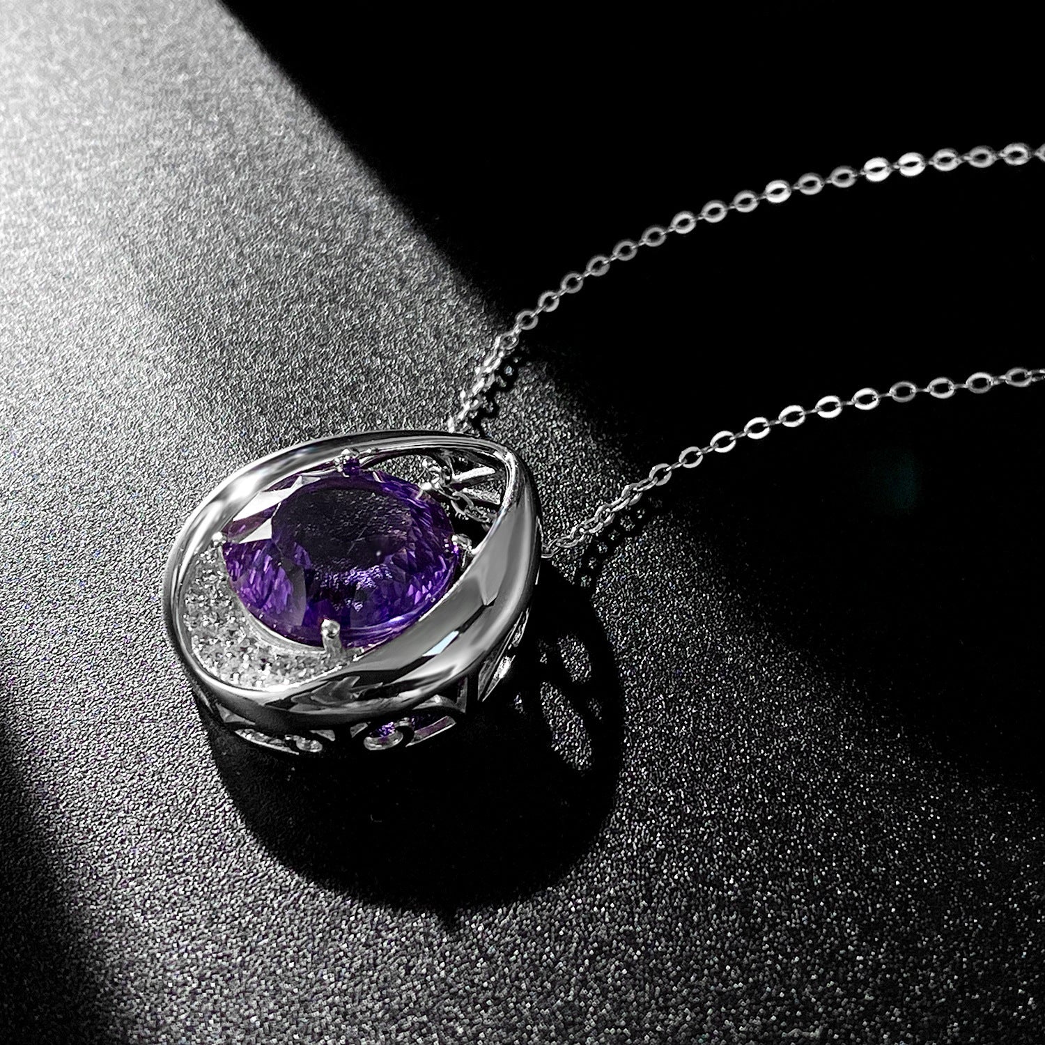 Amethyst Essence Necklace by ELARÉ – Elegant Silver Necklace with Amethyst