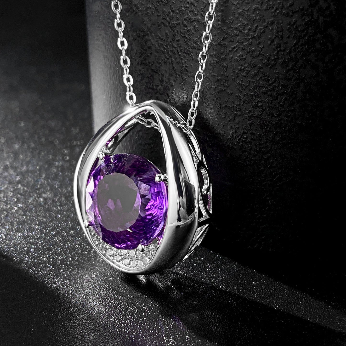 ELARÉ Amethyst Essence Necklace – Premium Jewelry with Purple Amethyst