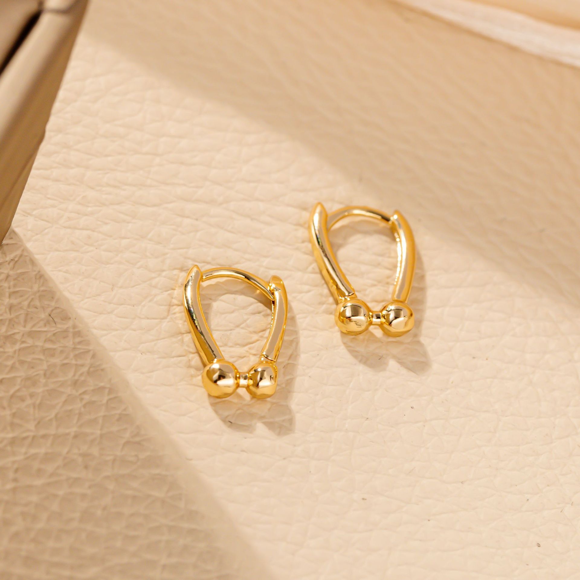 ELARÉ Lucky Loop Earrings – Luxury Loop Style Silver Earrings