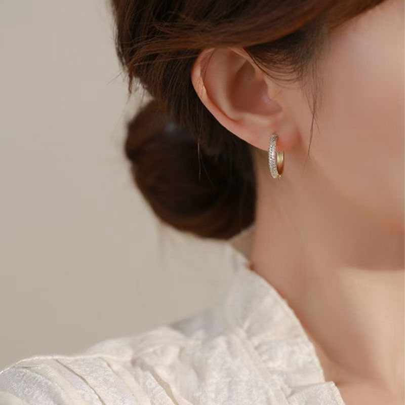 Luxe Spark Earrings by ELARÉ – Elegant Silver Earrings with Zircon