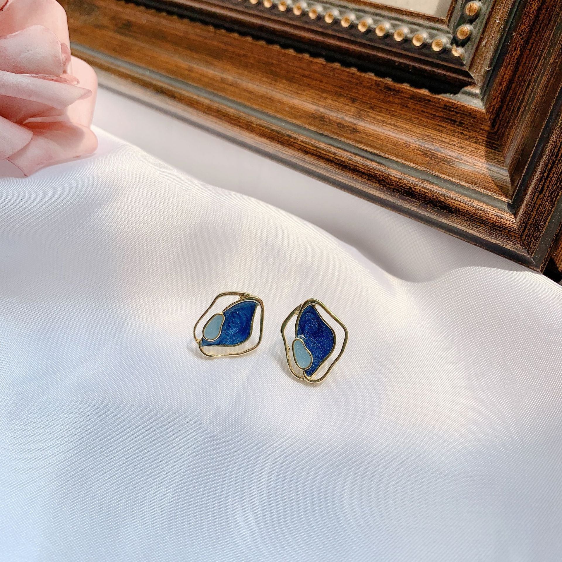 ELARÉ Silver Stud Essentials – Luxury Silver Stud Earrings